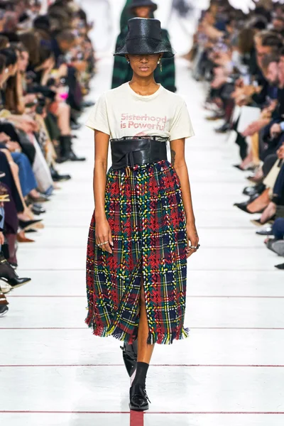 Look 50